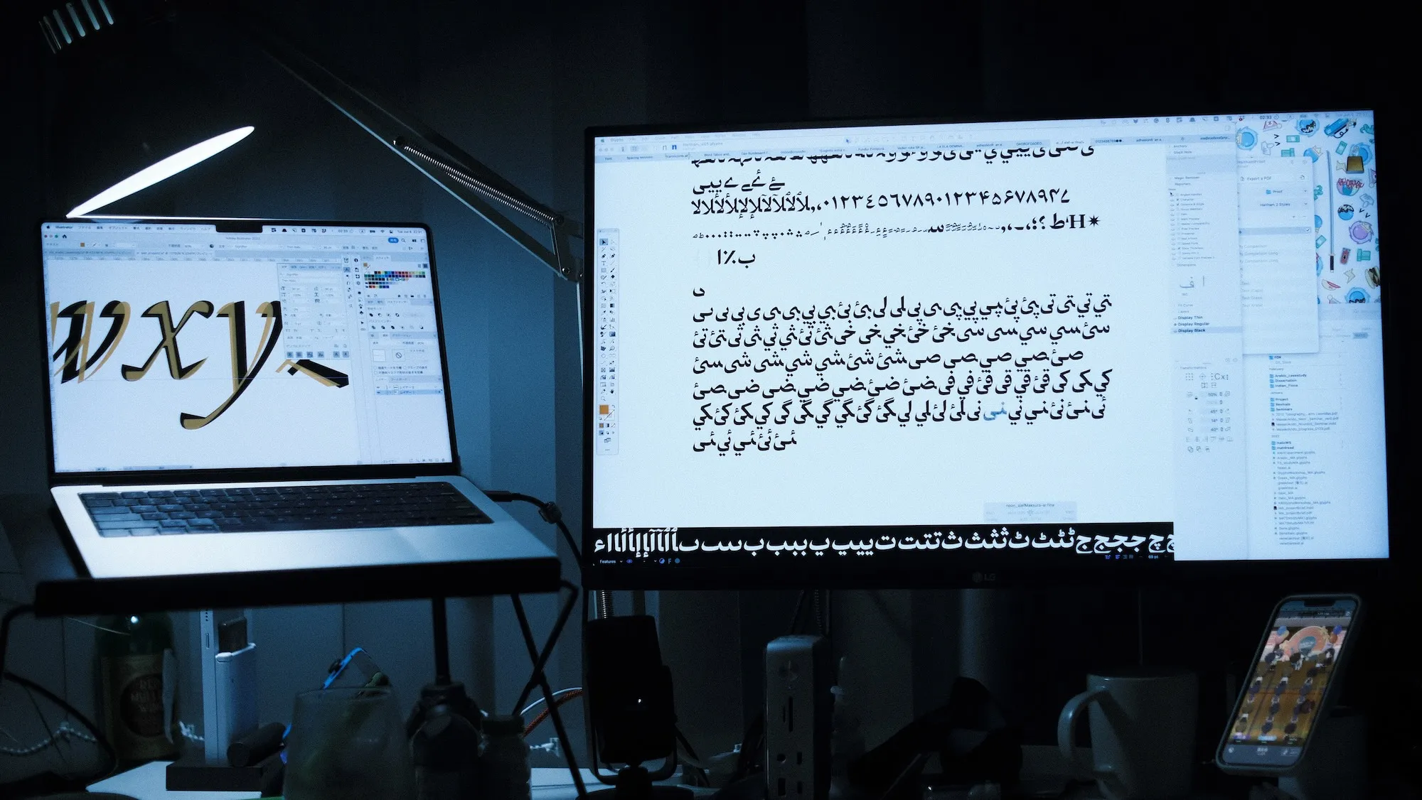 卒制の書体を作っている時の写真。いつも夜作業している