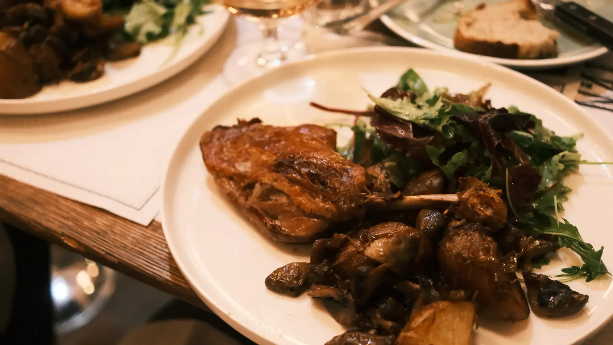 パリ在住日本人友達との新年会でのご飯。鴨のグリルが美味しい