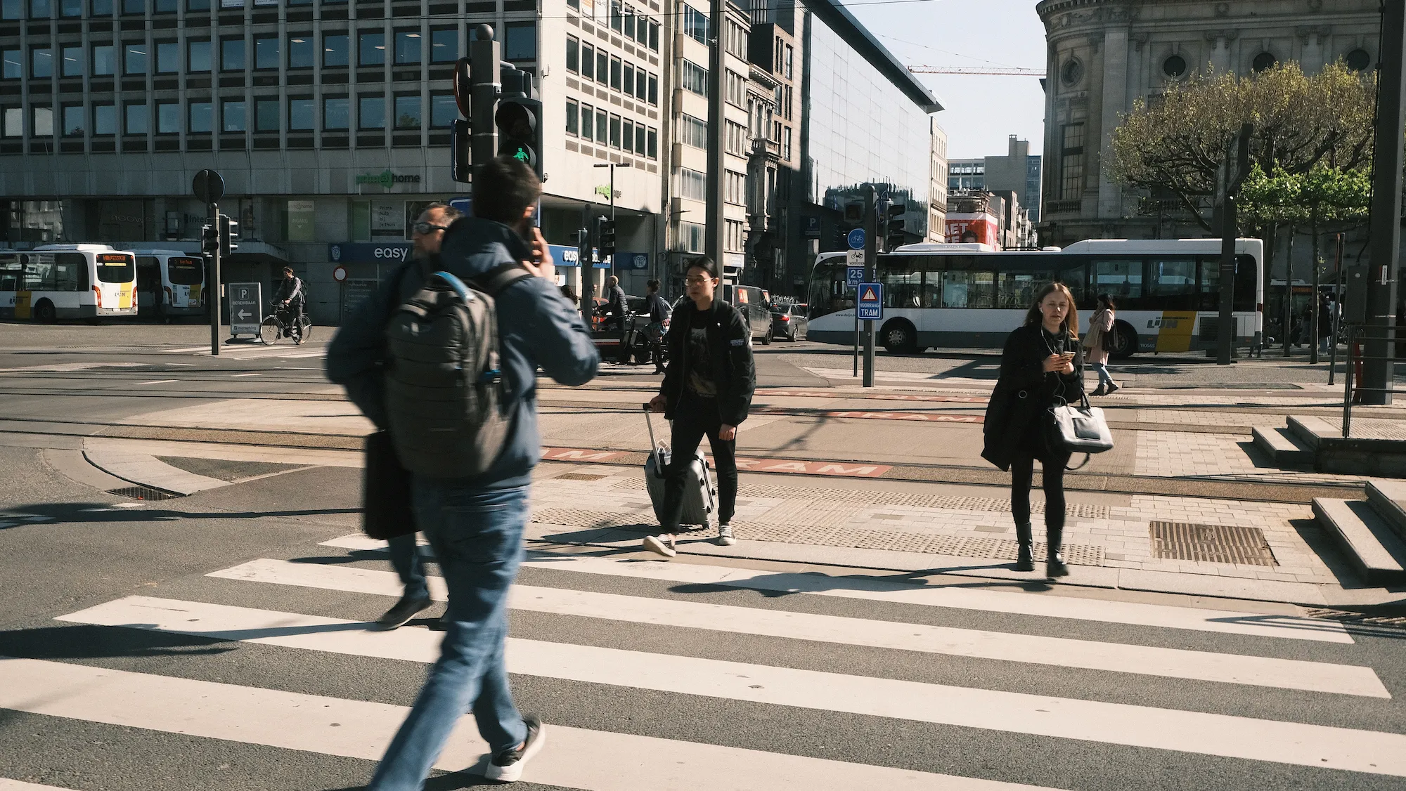 アントワープの街。トラム（路面電車）が網目のように走っており、交通の便は良い