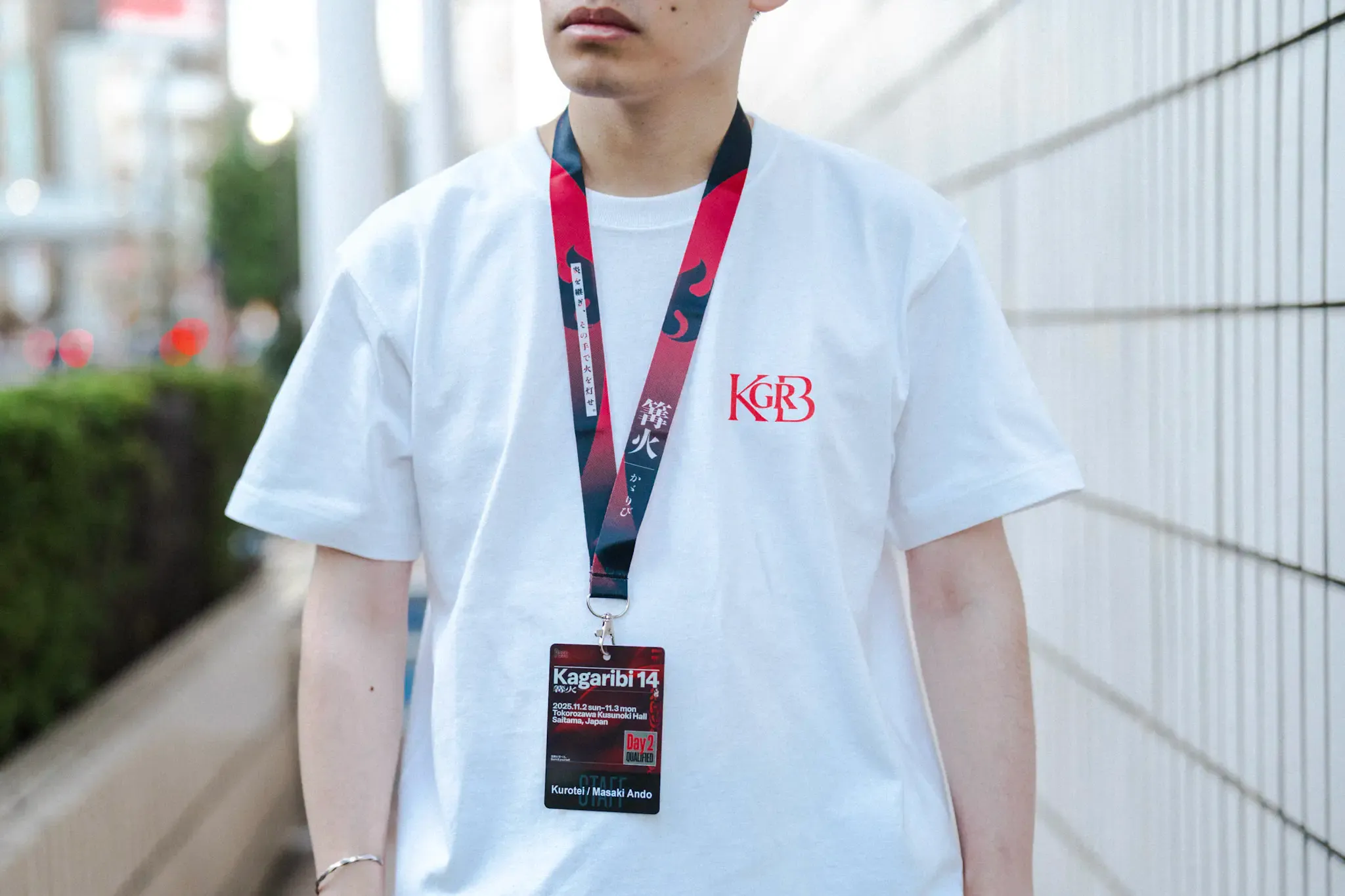 ネックストラップの着用写真、表面