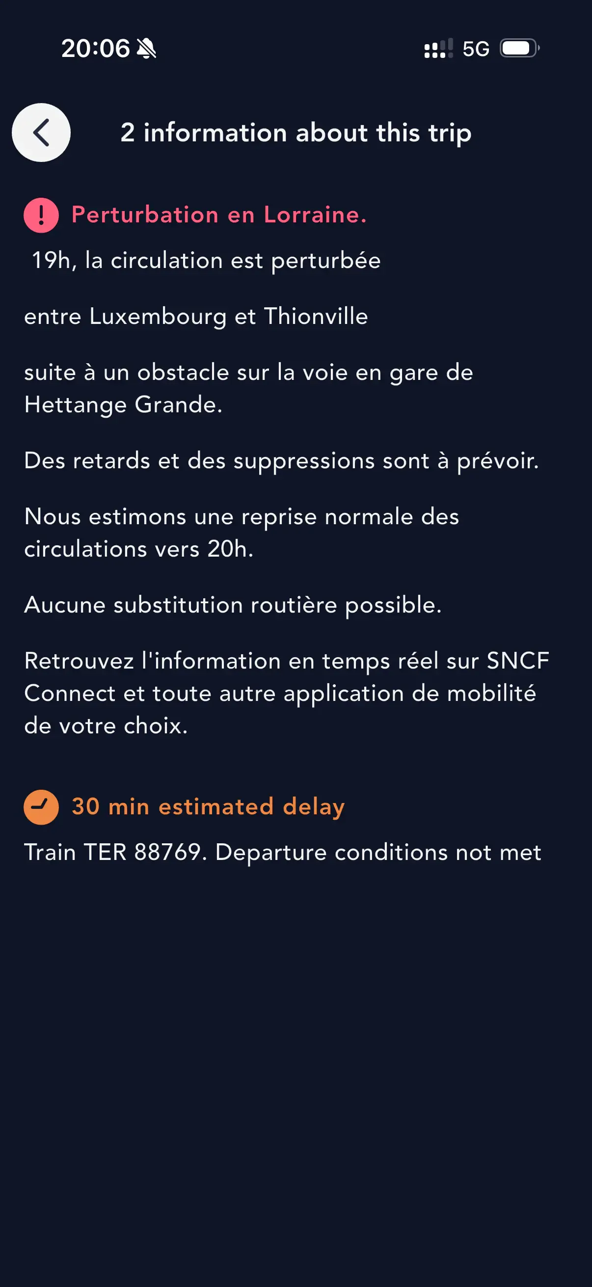 sncfのアプリに来た遅延の通知。結局40分ほど遅れて、終電を逃す